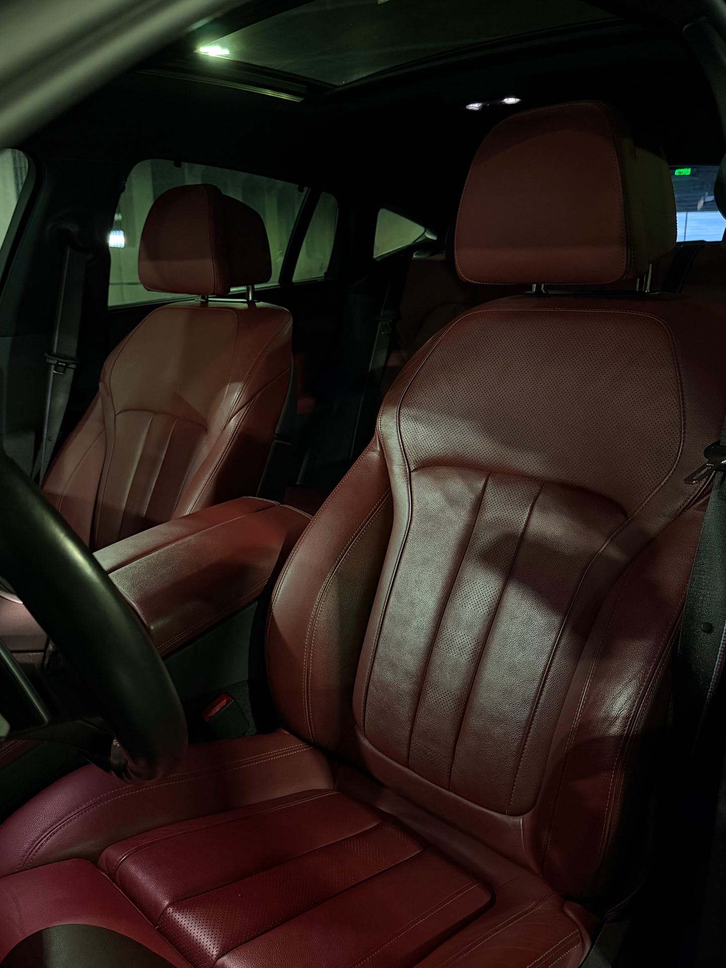 BMW X6 M50I - Hotel