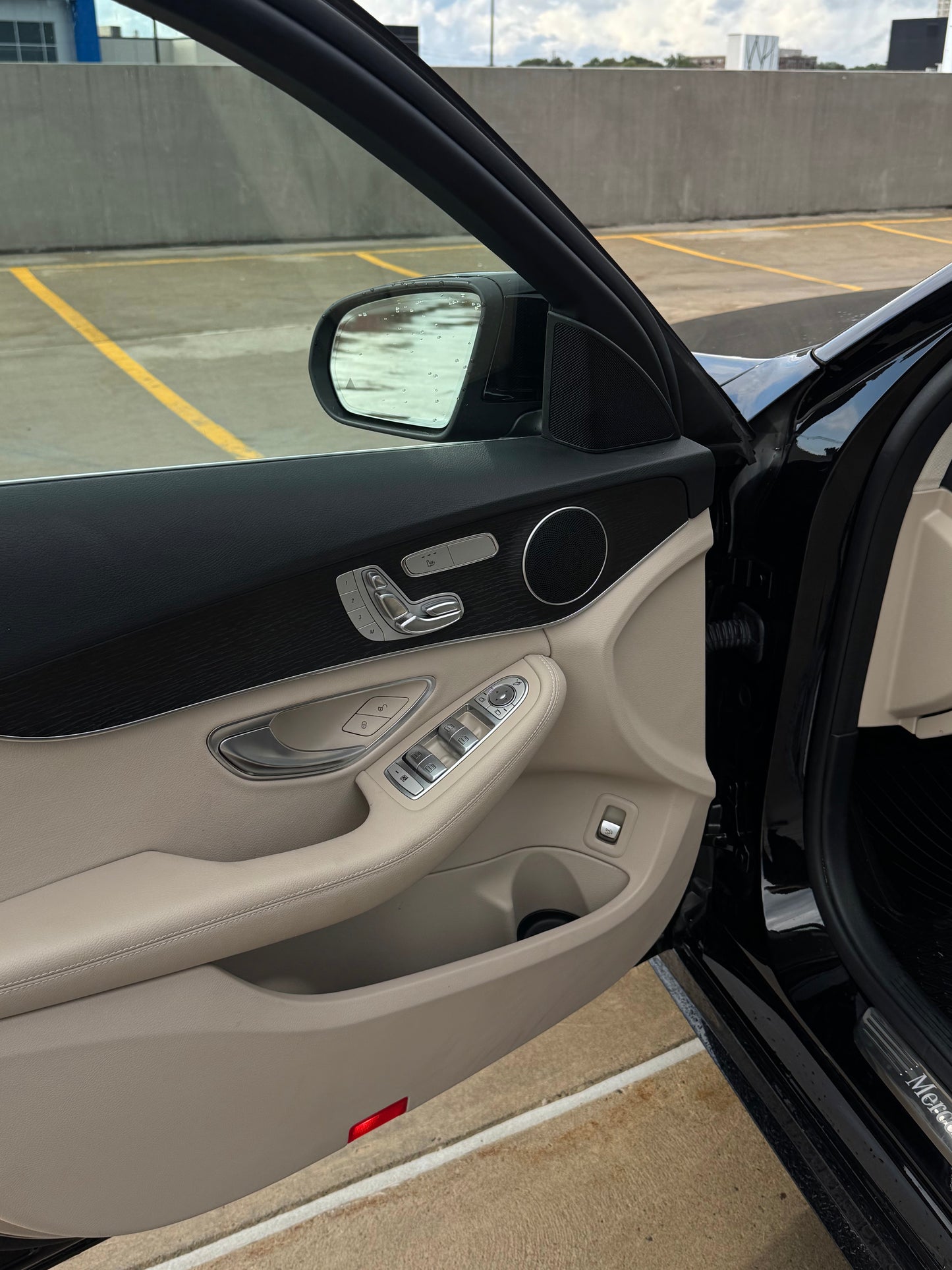 Mercedes C300 AMG White interior